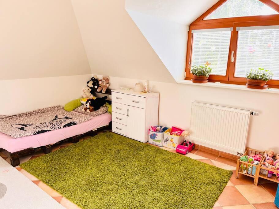 Apartman Se Zahradou 20 Minut Do Centra Prahy Orech Exterior photo