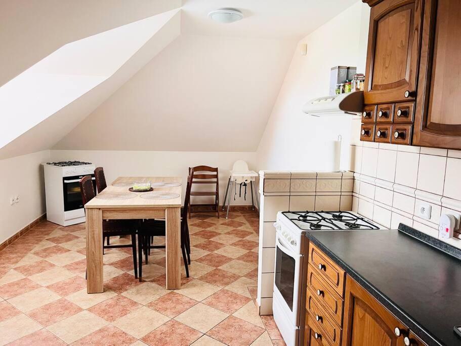 Apartman Se Zahradou 20 Minut Do Centra Prahy Orech Exterior photo