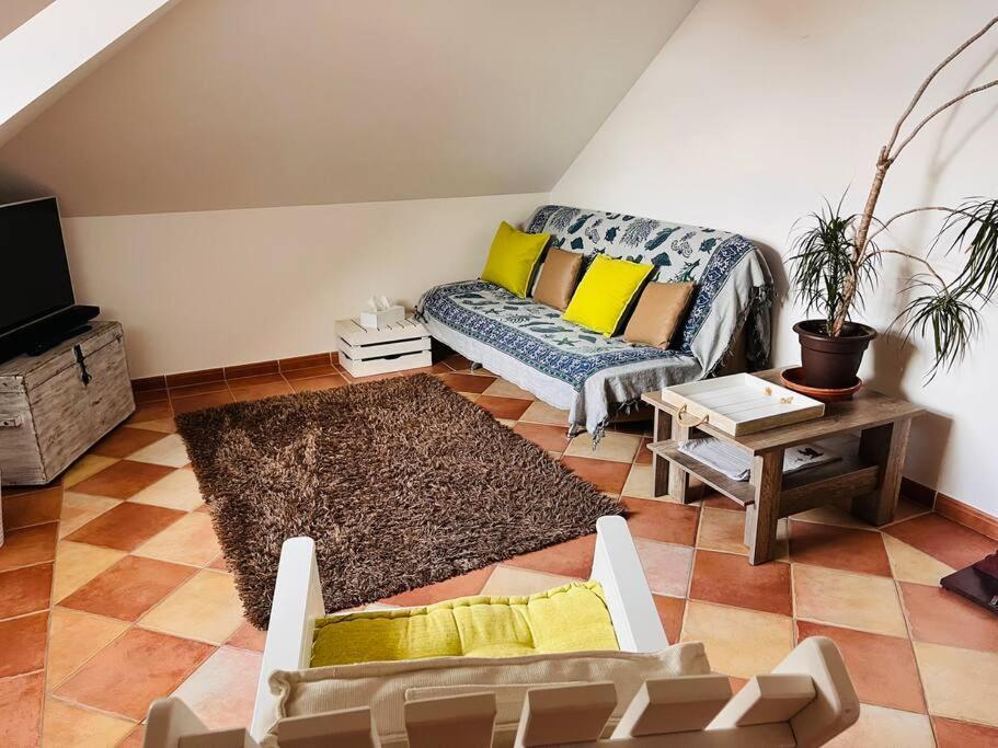 Apartman Se Zahradou 20 Minut Do Centra Prahy Orech Exterior photo