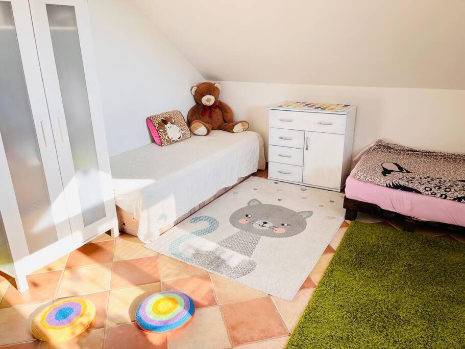 Apartman Se Zahradou 20 Minut Do Centra Prahy Orech Exterior photo