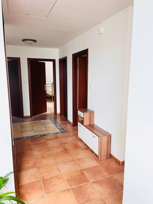 Apartman Se Zahradou 20 Minut Do Centra Prahy Orech Exterior photo
